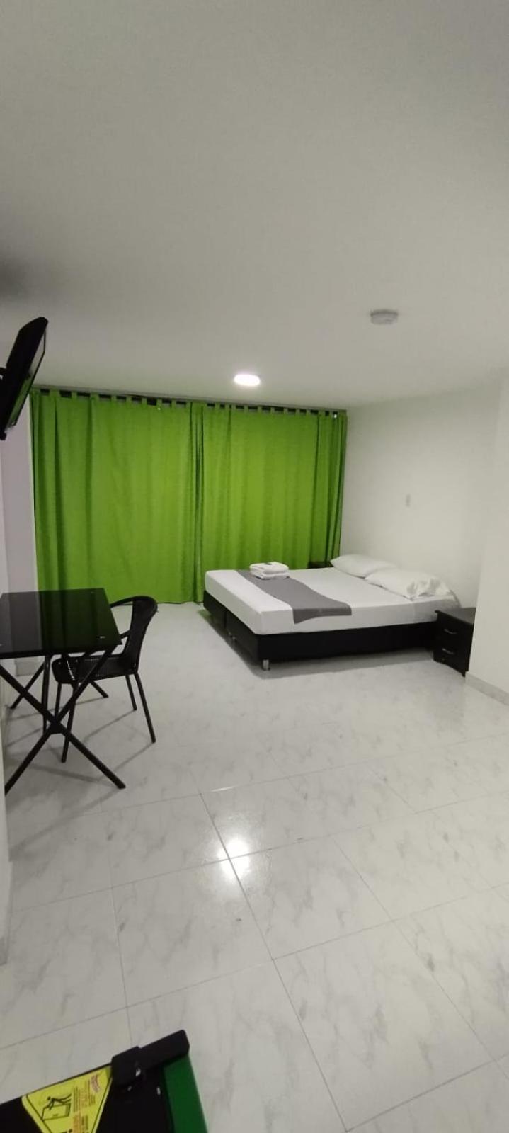 Hotel Paradise Lleras Медельїн Екстер'єр фото